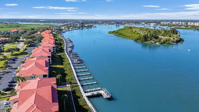 466 Bouchelle Dr Apt 104, New Smyrna Beach, FL 32169