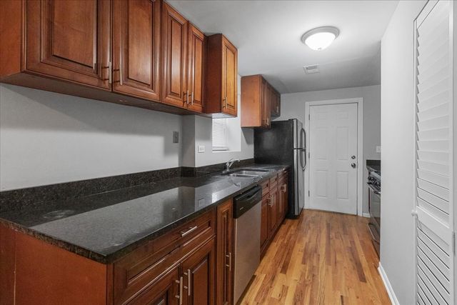 1464 W Ohio Street 1F, Chicago, IL 60642