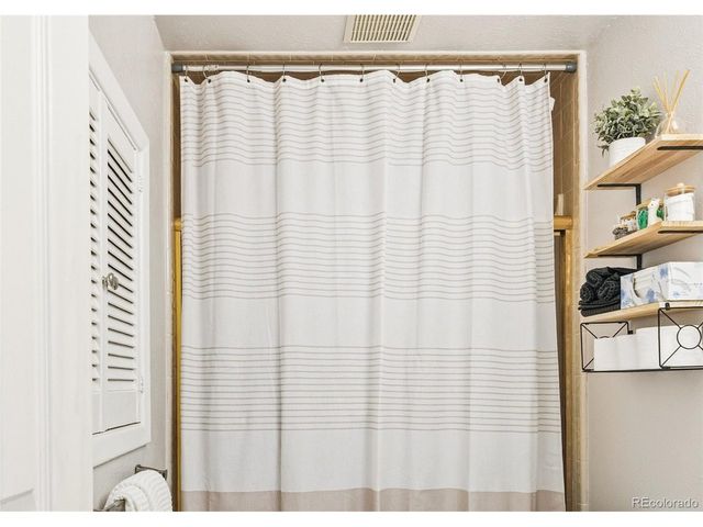 7351 S Clermont Dr, Centennial, CO 80122