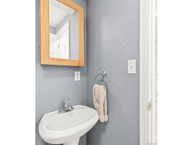 7351 S Clermont Dr, Centennial, CO 80122