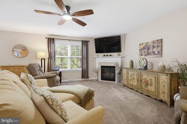 20 CEDAR CHASE DR, Mountville, PA 17554