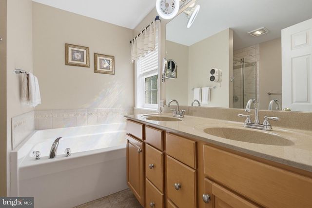 20 CEDAR CHASE DR, Mountville, PA 17554