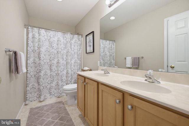 20 CEDAR CHASE DR, Mountville, PA 17554