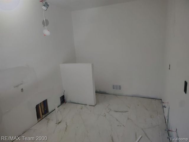 7439 Dexter Avenue, Detroit, MI 48206