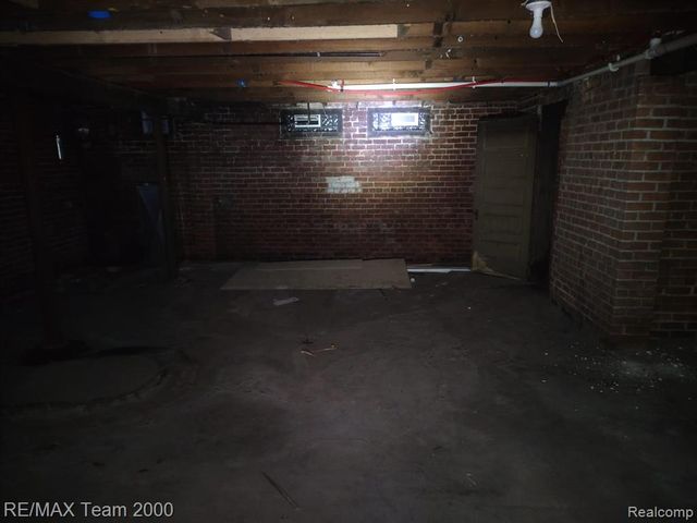 7439 Dexter Avenue, Detroit, MI 48206