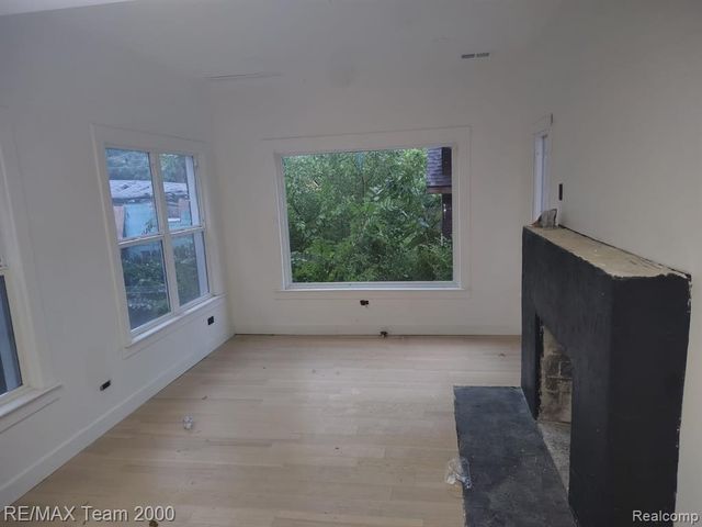 7439 Dexter Avenue, Detroit, MI 48206