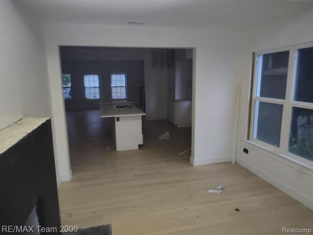 7439 Dexter Avenue, Detroit, MI 48206