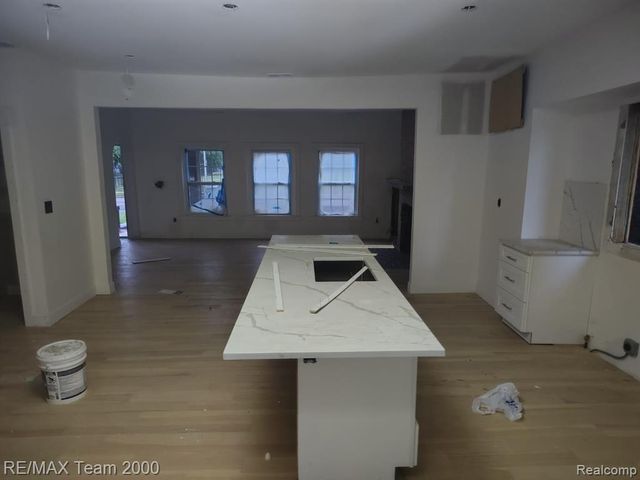 7439 Dexter Avenue, Detroit, MI 48206