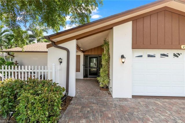 4515 Lakewood BLVD, Naples, FL 34112