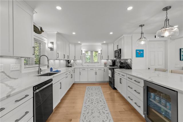 48 THERIEN Road, Portsmouth, RI 02871
