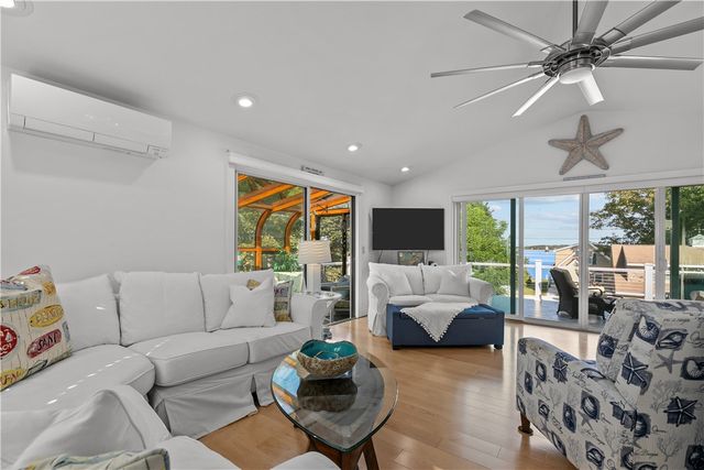 48 THERIEN Road, Portsmouth, RI 02871