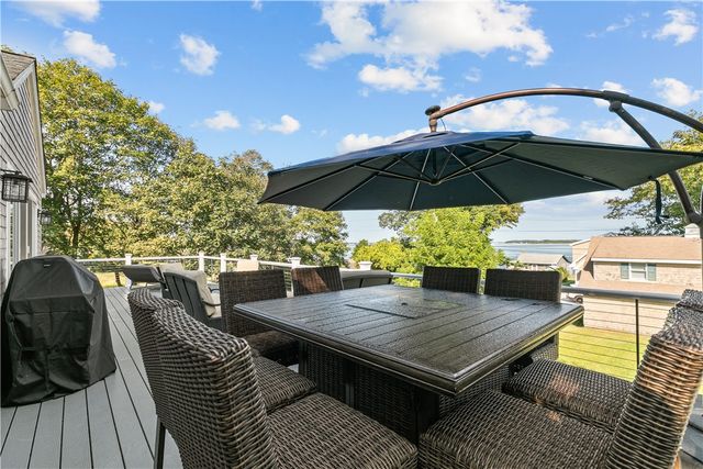 48 THERIEN Road, Portsmouth, RI 02871