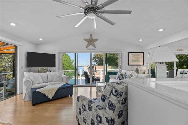 48 THERIEN Road, Portsmouth, RI 02871