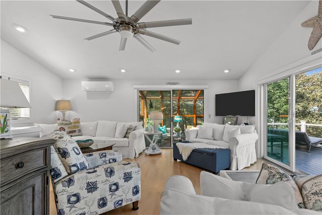 48 THERIEN Road, Portsmouth, RI 02871