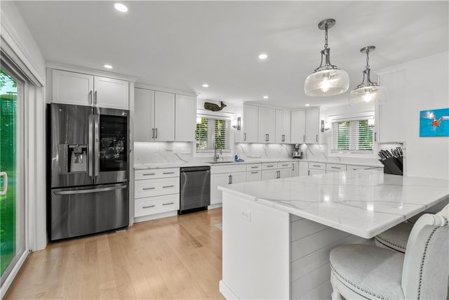 48 THERIEN Road, Portsmouth, RI 02871