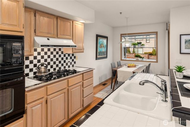 10142 NE 63rd Street, Kirkland, WA 98033