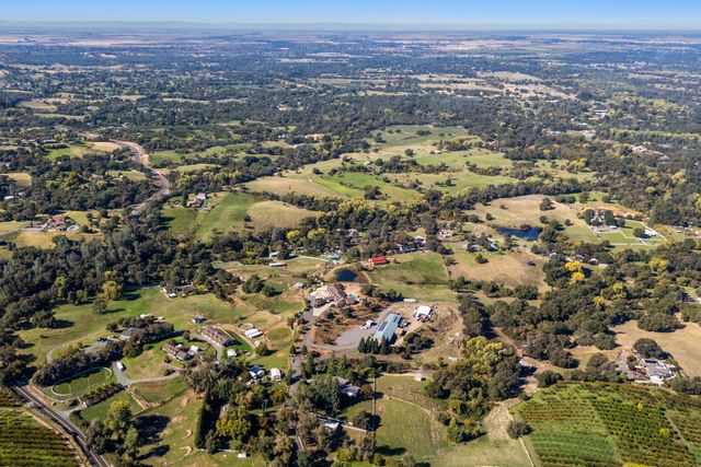 5875 Sycamore Hill Rd, Newcastle, CA 95658