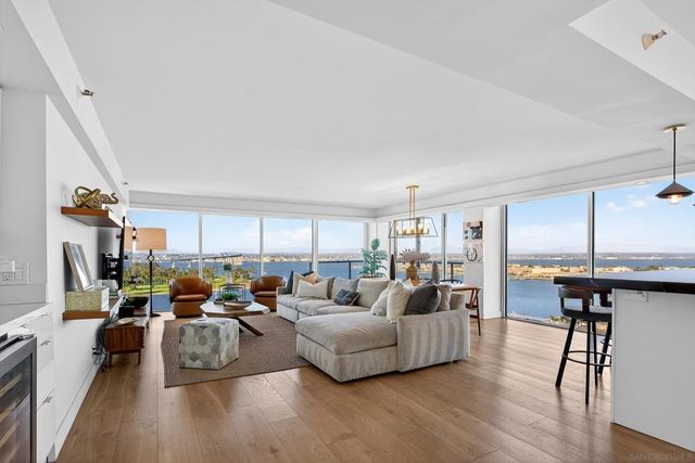 1810 Avenida Del Mundo 1503, Coronado, CA 92118