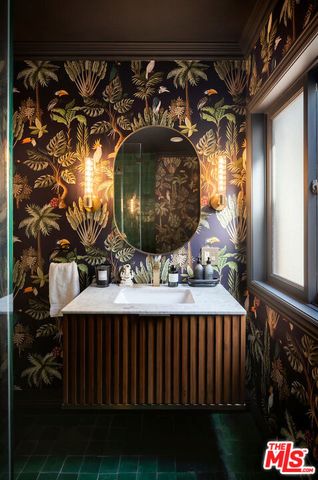 5500 Red Oak Drive, Los Angeles, CA 90068