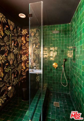 5500 Red Oak Drive, Los Angeles, CA 90068