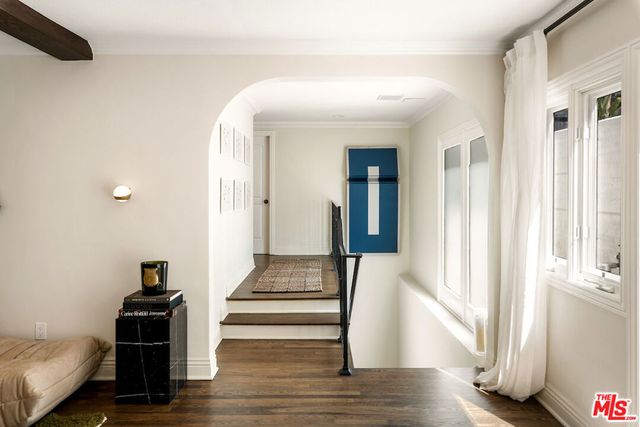 5500 Red Oak Drive, Los Angeles, CA 90068