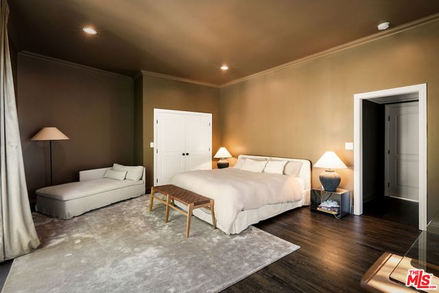 5500 Red Oak Drive, Los Angeles, CA 90068