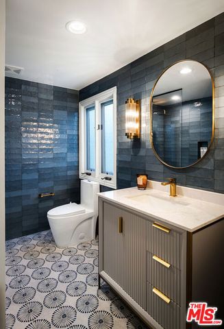 5500 Red Oak Drive, Los Angeles, CA 90068