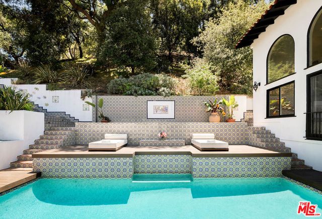 5500 Red Oak Drive, Los Angeles, CA 90068