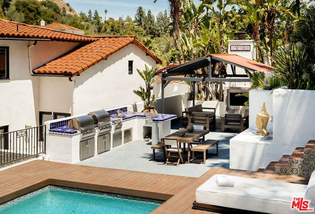 5500 Red Oak Drive, Los Angeles, CA 90068