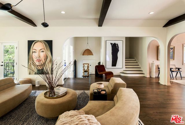 5500 Red Oak Drive, Los Angeles, CA 90068