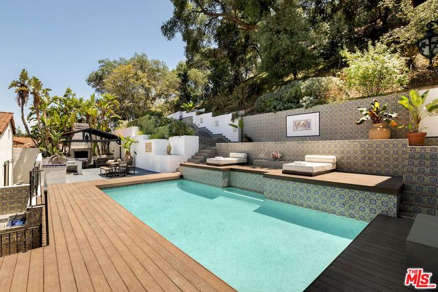 5500 Red Oak Drive, Los Angeles, CA 90068