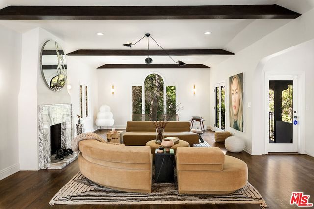 5500 Red Oak Drive, Los Angeles, CA 90068