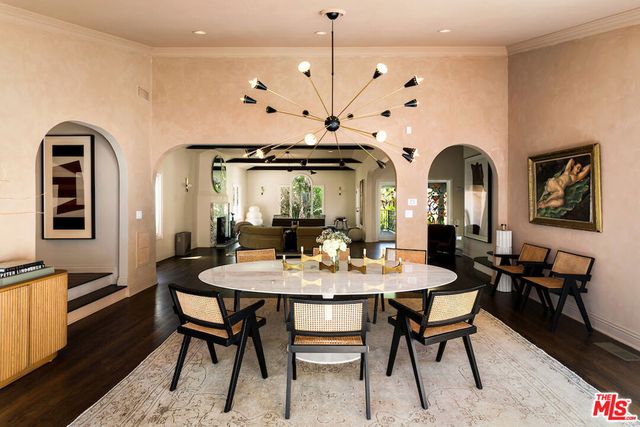 5500 Red Oak Drive, Los Angeles, CA 90068