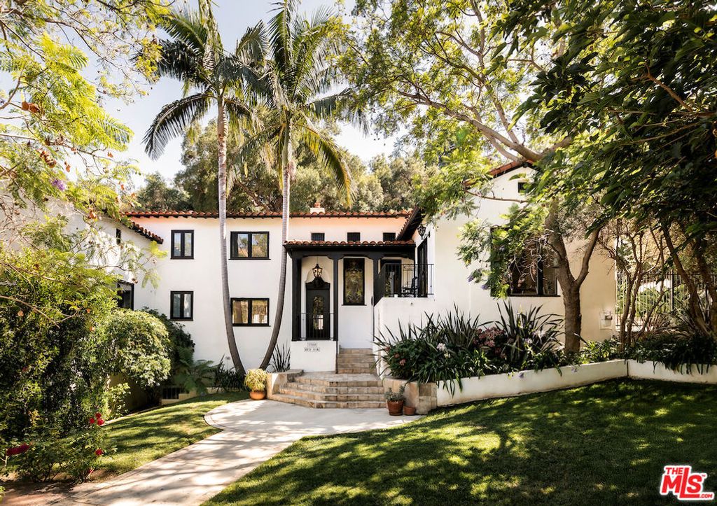 5500 Red Oak Drive, Los Angeles, CA 90068