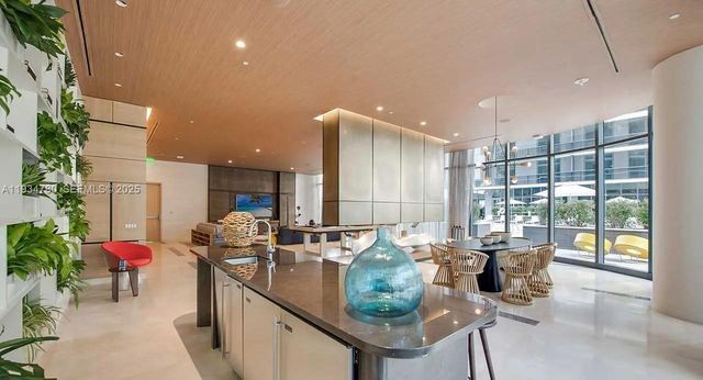 45 SW 9th St 3210, Miami, FL 33130