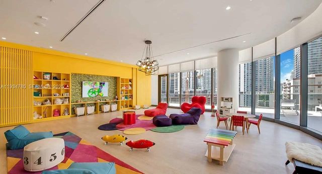 45 SW 9th St 3210, Miami, FL 33130