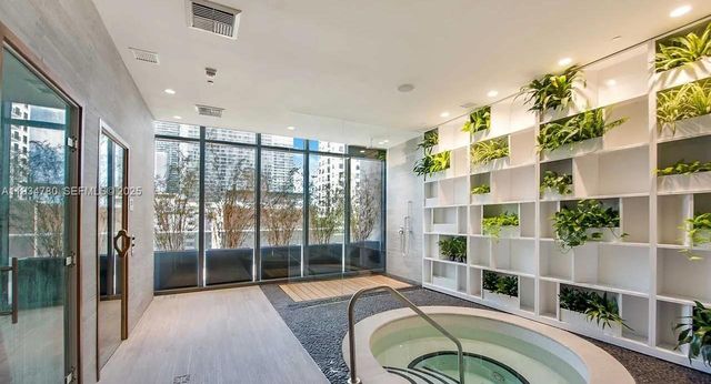 45 SW 9th St 3210, Miami, FL 33130