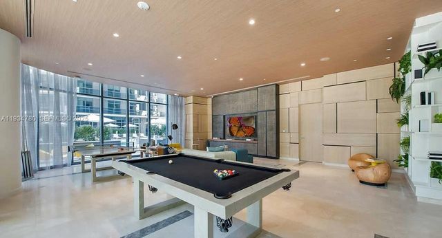 45 SW 9th St 3210, Miami, FL 33130