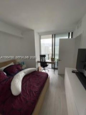 45 SW 9th St 3210, Miami, FL 33130