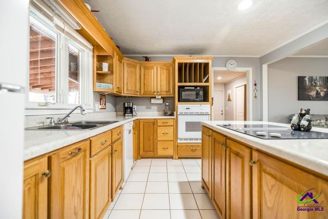 188 E Lewis Street, Cochran, GA 31014