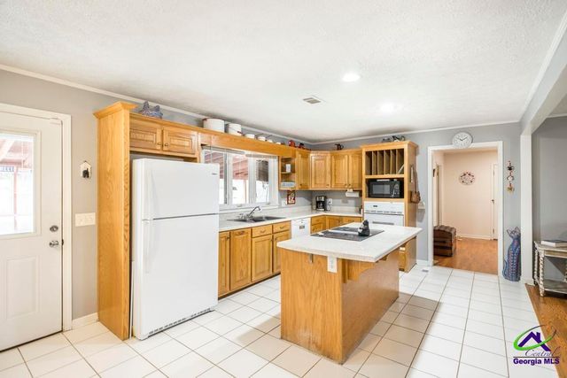 188 E Lewis Street, Cochran, GA 31014