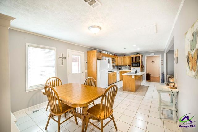 188 E Lewis Street, Cochran, GA 31014