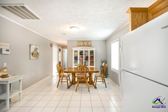 188 E Lewis Street, Cochran, GA 31014