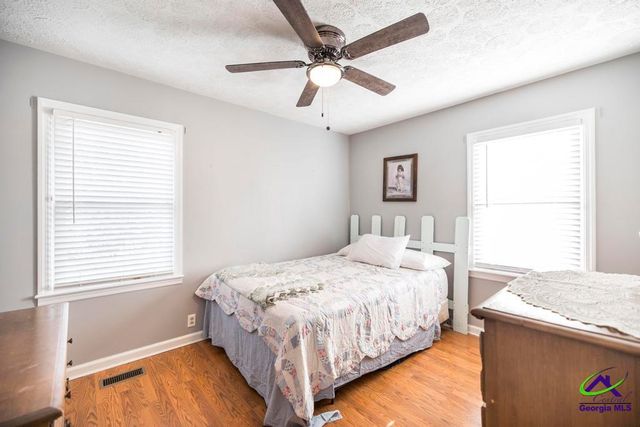 188 E Lewis Street, Cochran, GA 31014