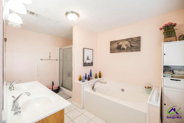 188 E Lewis Street, Cochran, GA 31014