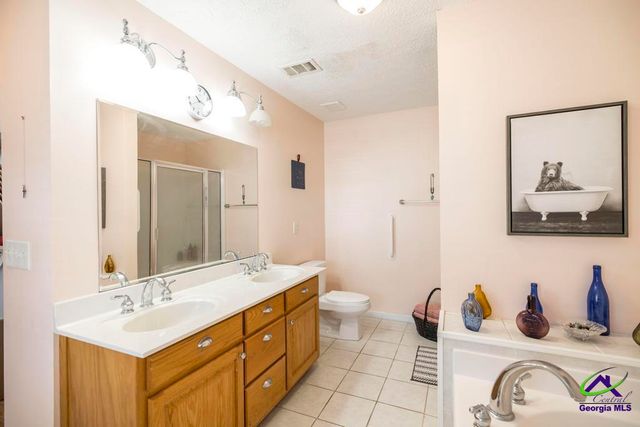 188 E Lewis Street, Cochran, GA 31014