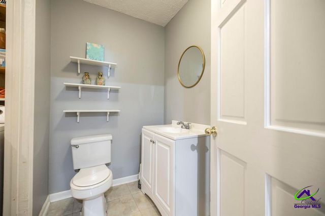 188 E Lewis Street, Cochran, GA 31014