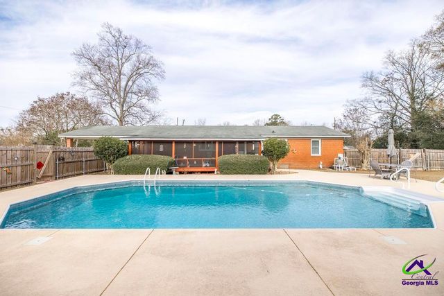 188 E Lewis Street, Cochran, GA 31014