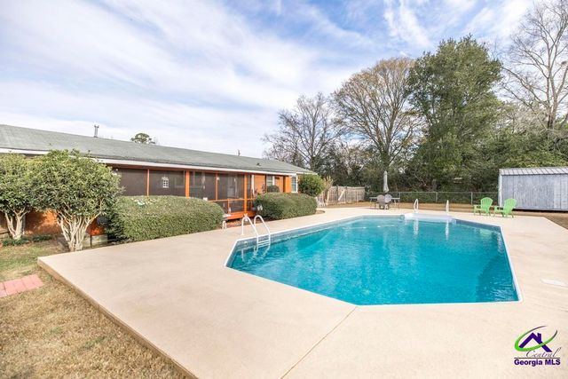 188 E Lewis Street, Cochran, GA 31014