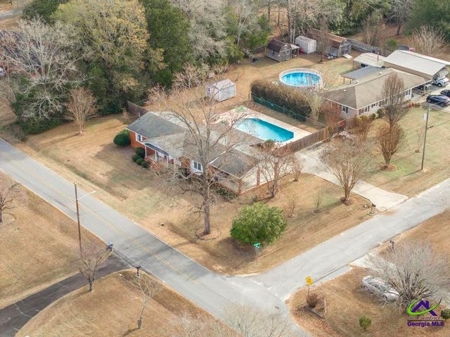 188 E Lewis Street, Cochran, GA 31014